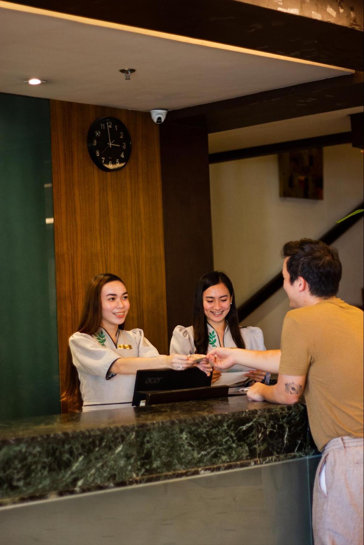 Sugarland Hotel Баколод Экстерьер фото