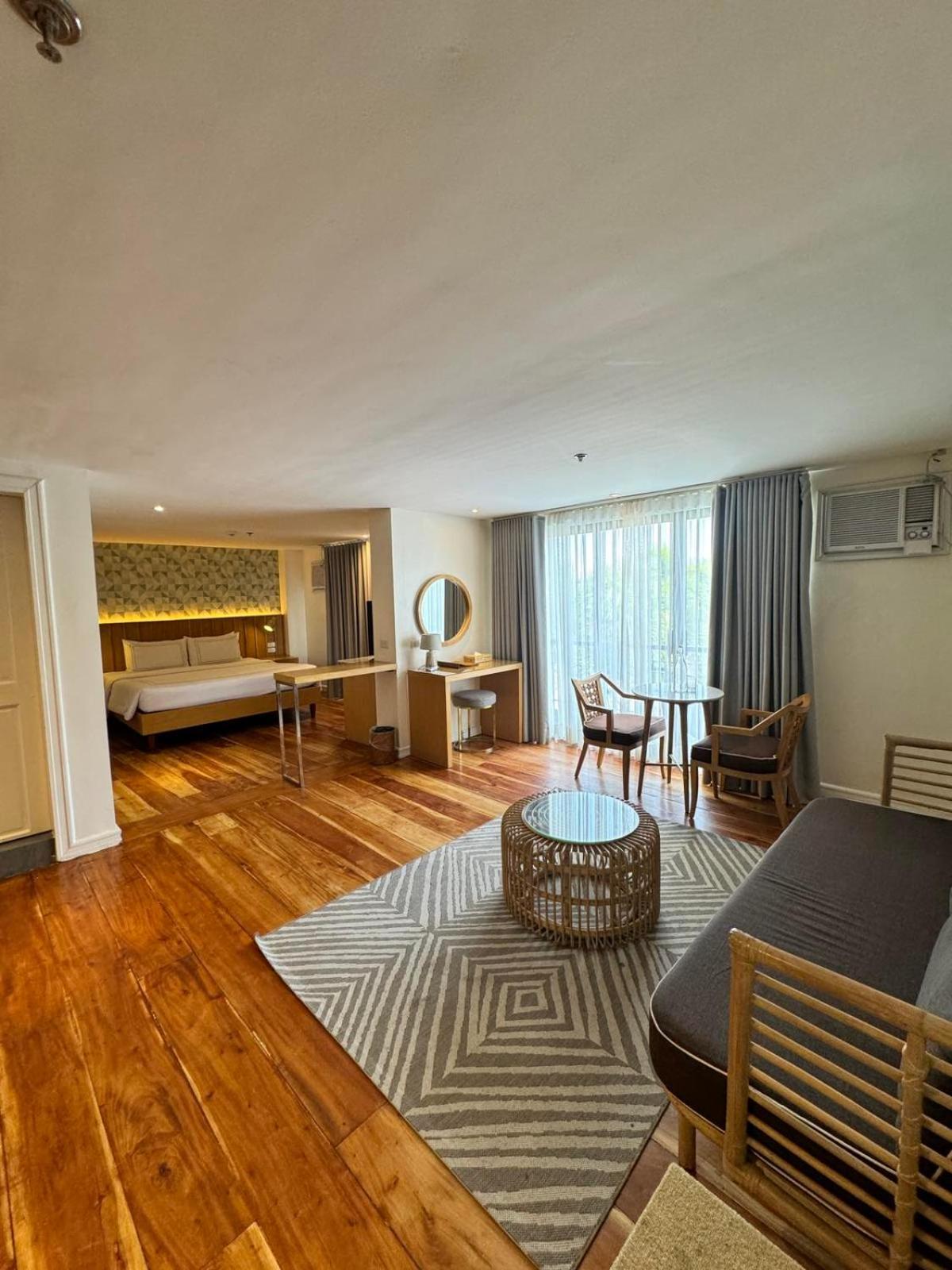 Sugarland Hotel Баколод Экстерьер фото